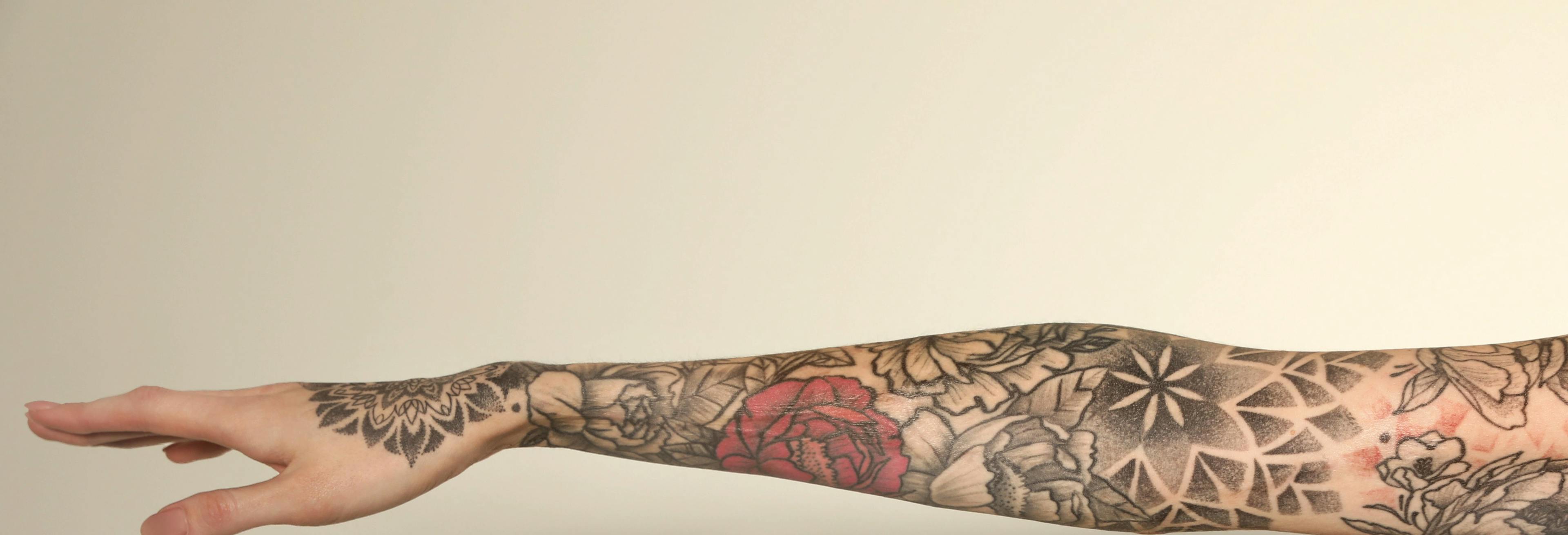 Reizender Körperschmuck – Analytik von Tattoos